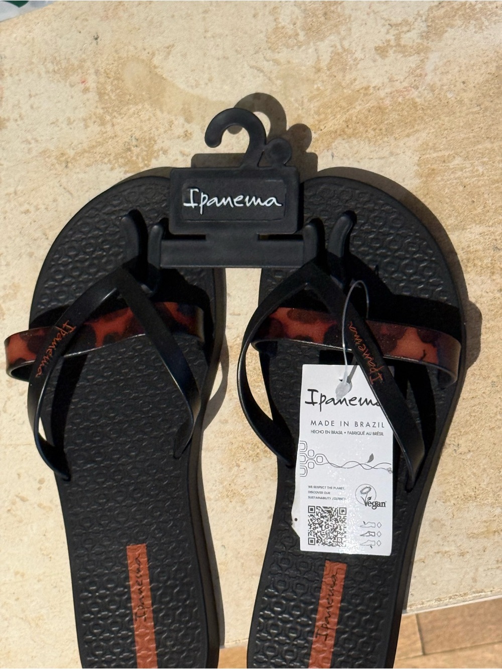 Ipanema Women's Black & Turtle Brown Sandals